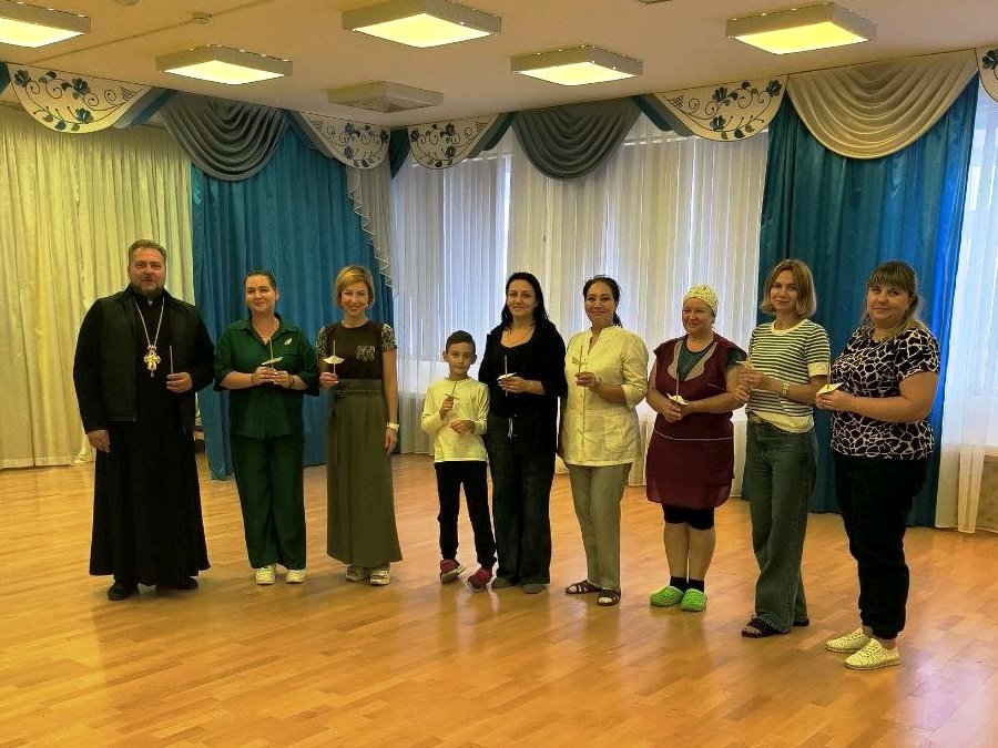 Священник провел беседу с воспитанниками и сотрудниками детского сада №30 г. Липецка