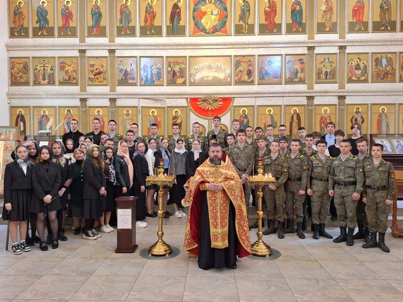В храме прп. Серафима Саровского г. Липецка был совершен молебен для учащихся кадетских классов МБОУ СШ №14 перед началом выпускных экзаменов