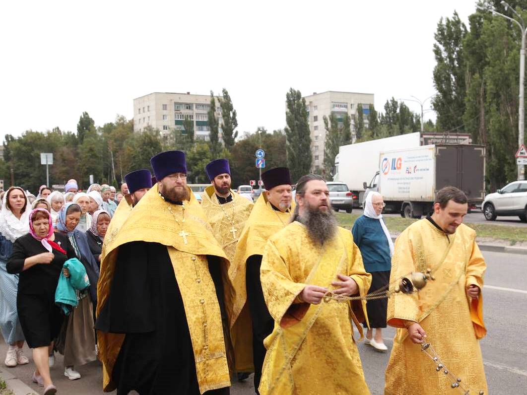 Начался традиционный паломнический крестный ход из Липецка в Задонск ко дню празднования памяти святителя Тихона, епископа Воронежского, Задонского чудотворца
