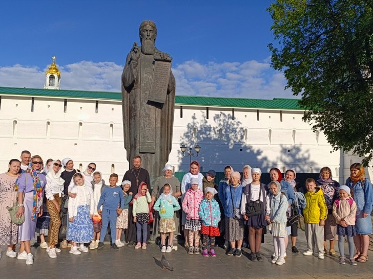 Учащиеся воскресной школы храма свтт. Митрофана и Тихона г. Липецка совершили паломничество в Москву, Хотьково и Сергиев посад