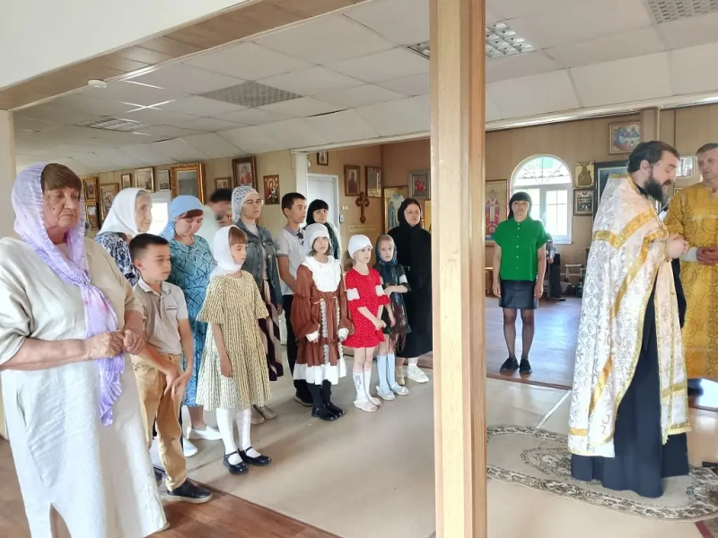 В престольный праздник воспитанники ВУВГ &laquo;Кириллица&raquo; храма святых равноапостольных Кирилла и Мефодия г. Липецка причастились Святых Христовых Таин