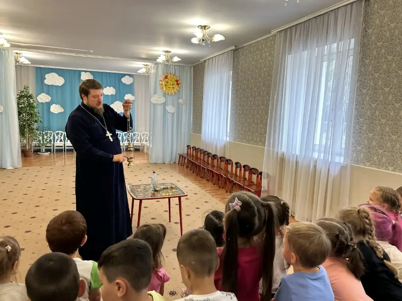 Священник провел с детьми старшей группы детского сада №3 г.&nbsp;Липецка беседу на тему &laquo;Сила молитвы&raquo;