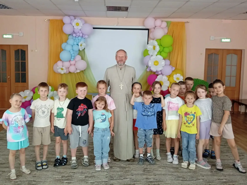 Священник провел с воспитанниками ДОУ №139 г. Липецка беседу на&nbsp;тему &laquo;Бог &ndash; Творец. Красота Божьего мира&raquo;