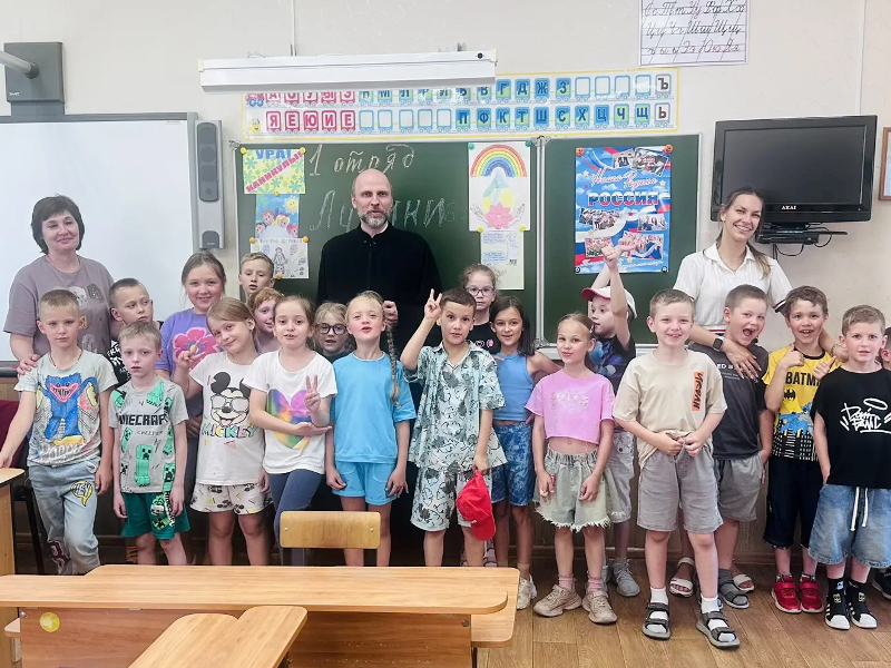 Клирик Евдокиевского храма г. Липецка провел беседу с&nbsp;учениками МБОУ гимназии №19 имени Н.З. Поповичевой о&nbsp;заповедях Господних
