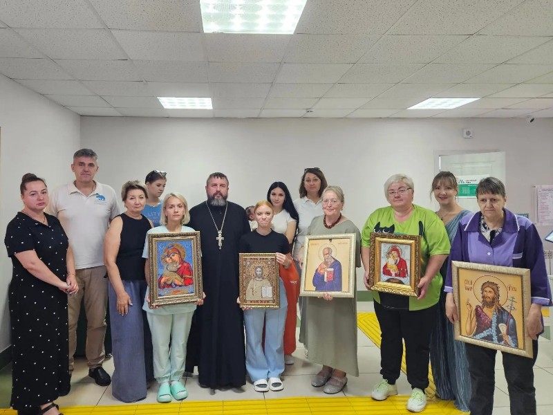 Священник провел беседу с клиентами Центра помощи семье и детям &laquo;Большая Медведица&raquo;