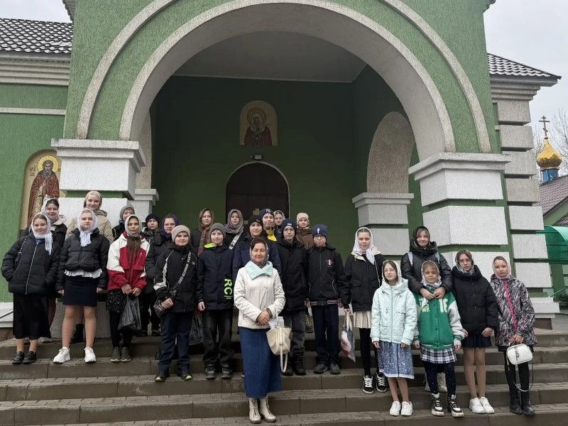 На Светлой седмице учащиеся МБОУ СШ №14 г. Липецка ежедневно посещали богослужения в храме прп. Серафима Саровского г. Липецка