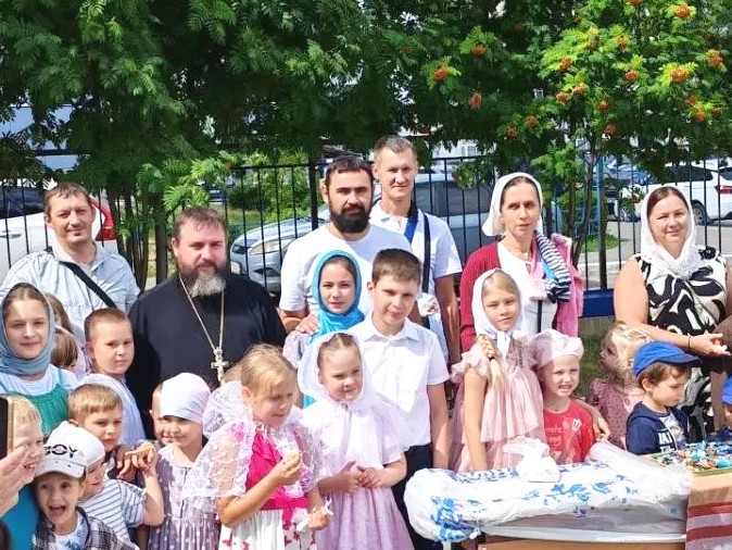 В день памяти святых первоверховных апостолов Петра и&nbsp;Павла, на&nbsp;территории храма прп. Серафима Саровского г.&nbsp;Липецка состоялось праздничное мероприятие