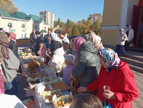 На приходе храма Всех святых, в земле Российской просиявших г. Липецка прошла Покровская ярмарка