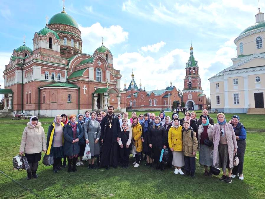 В рамках реализации проекта кафедрального собора г. Липецка &laquo;Крепкая семья &mdash; основа государства&raquo; состоялась паломническая и экскурсионная поездка