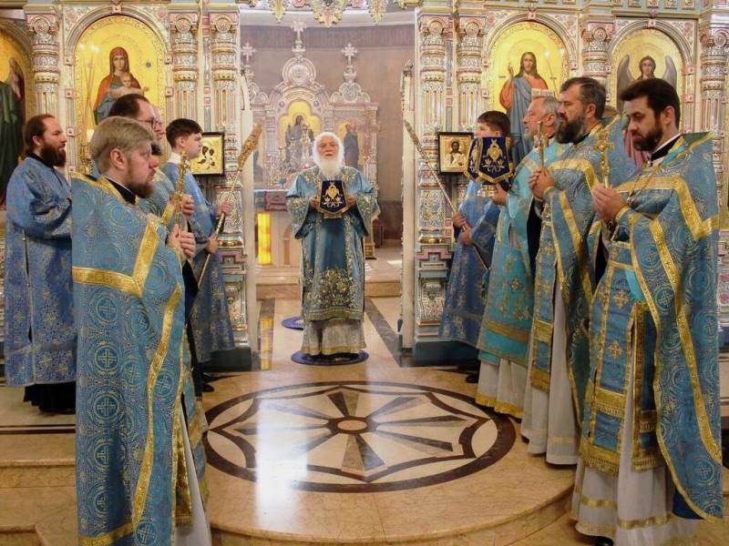 В праздник Покрова Пресвятой Богородицы в кафедральном соборе Рождества Христова г. Липецка состоялось архиерейское богослужение