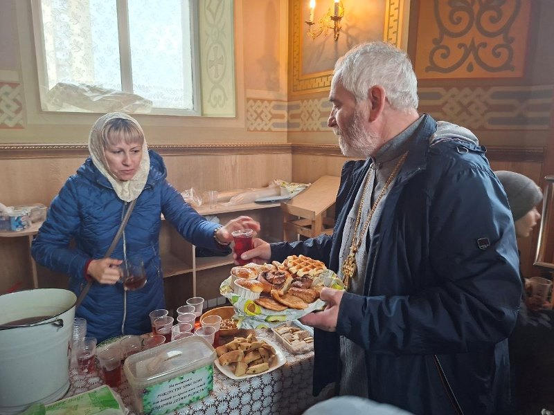 В Вербное воскресенье учащиеся воскресной школы &laquo;Лествица&raquo; храма Всех святых, в земле Российской просиявших, г. Липецка провели благотворительную ярмарку